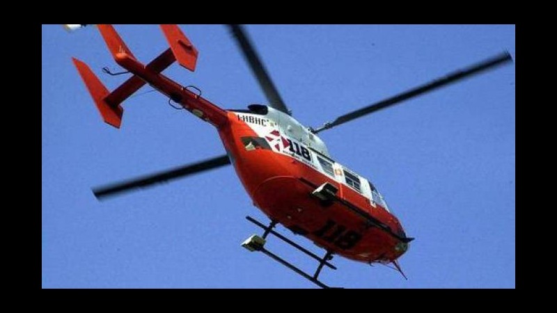 Lecco, cade in un canale mentre cerca funghi: salvato 77enne