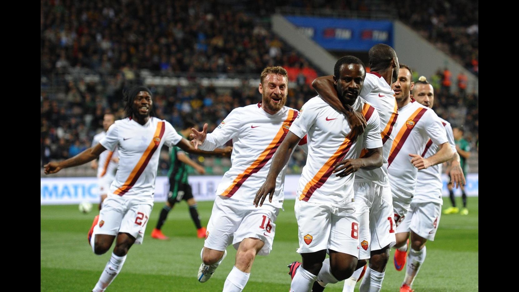 Serie A, Roma tiene passo Lazio. Genoa inguaia Milan, frenano Samp e Toro