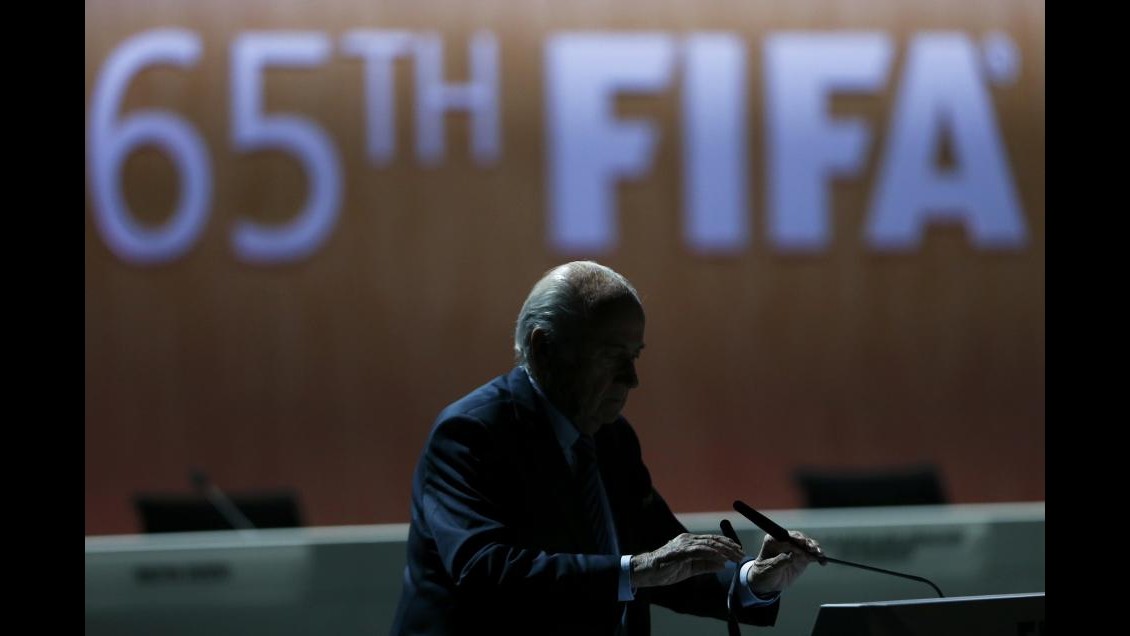 Caso Fifa, ricercati dall’Interpol 4 dirigenti. Fbi indaga anche su Mondiali 2018 e 2022