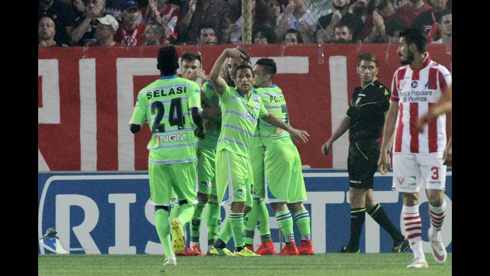 Serie B, playoff: Vicenza-Pescara 2-2, abruzzesi in finale contro il Bologna
