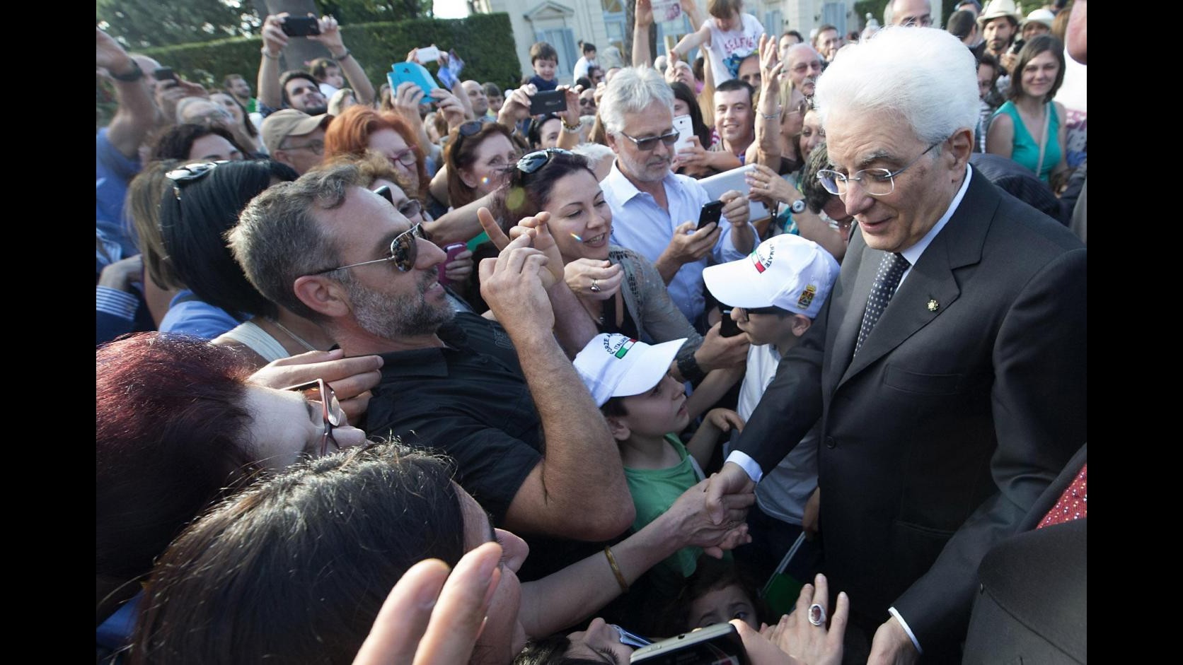 2 Giugno, Mattarella a politici: Si rispettino posizioni diverse