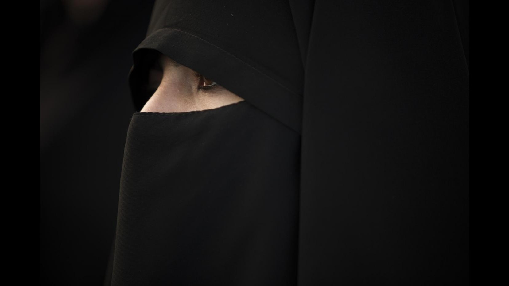 Isis, accusata di adulterio: donna lapidata dai militanti in Siria