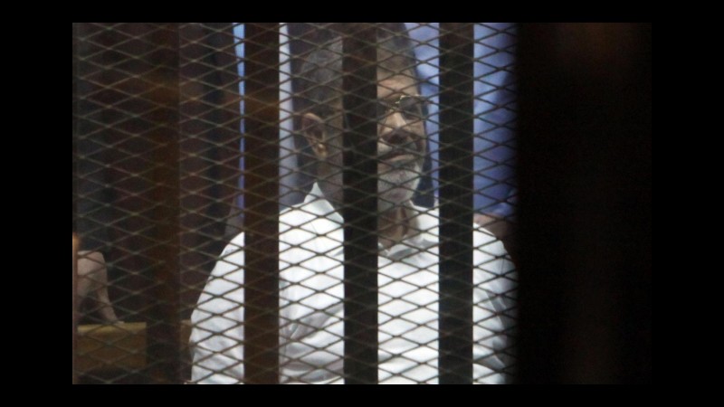 Egitto, rimandata al 16 giugno la sentenza definitiva per Morsi