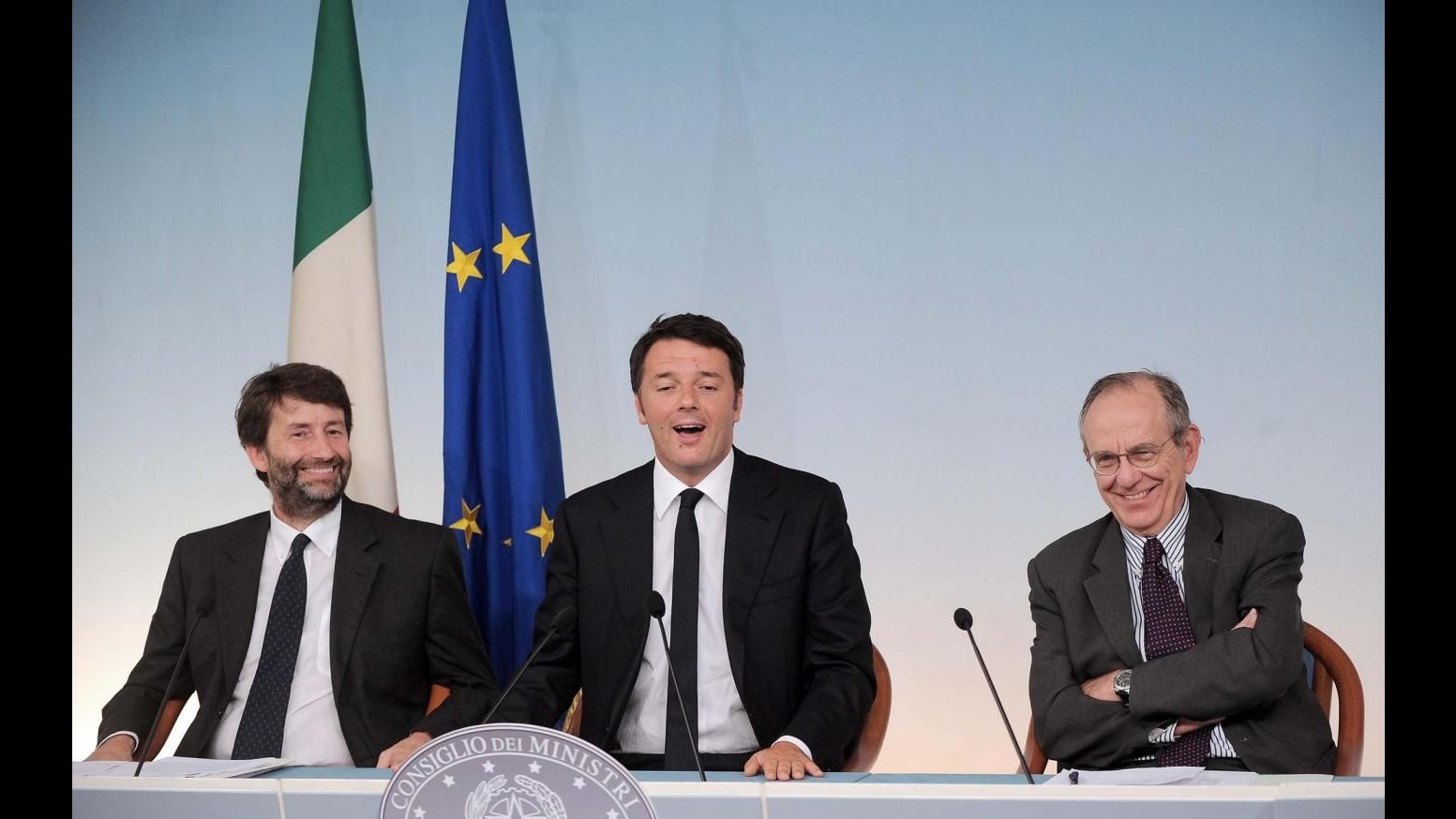 Renzi: Italia ripartita ora manovra espansiva e acceleriamo. Padoan: Pil +0,9%