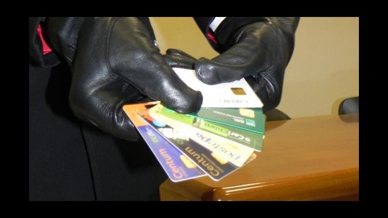 Catania, avevano skimmer, 200 carte clonate e 17.000 euro: 2 arresti