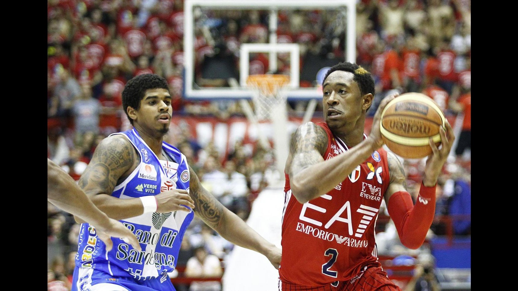 Basket, playoff Serie A: Sassari espugna Milano 84-75 in gara 1