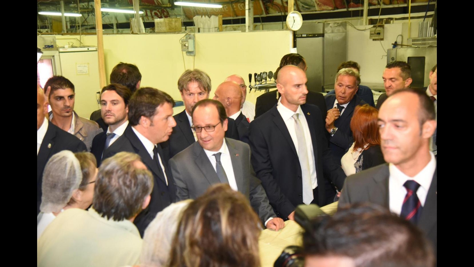 Modena, Hollande e Renzi insieme a sorpresa alla Festa dell’Unità