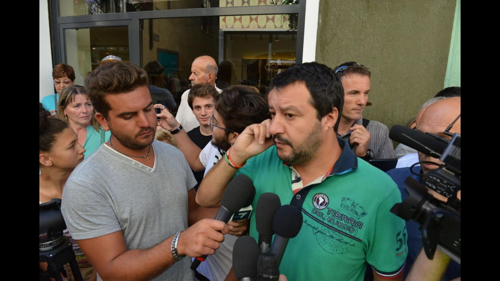 Pomeriggio 5, ospite Matteo Salvini: Migranti? Portano solo inciviltà