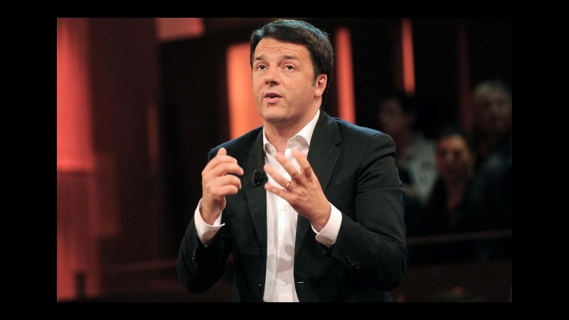 Renzi agli operai di Melfi: “Grazie al Jobs Act i contratti sono più solidi”