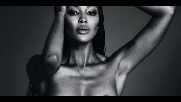 Naomi "cinguetta" in topless dopo la censura di Instagram