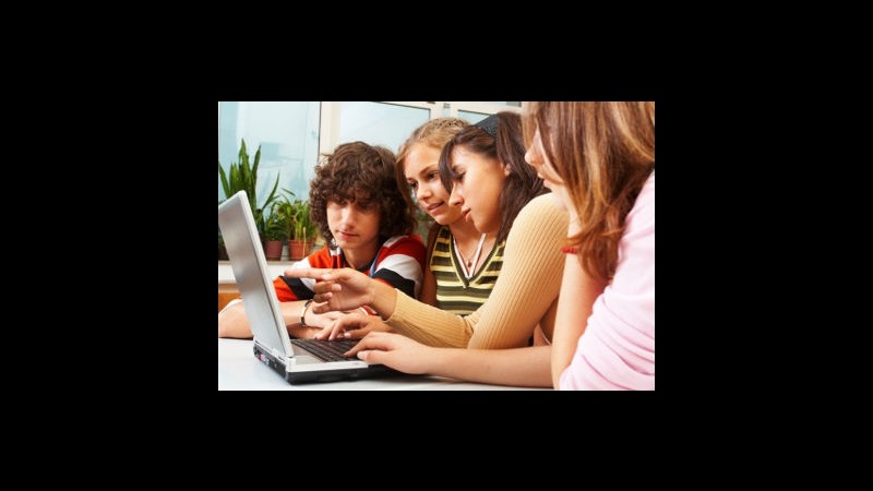 Internet, Audiweb: A luglio 28.3 italiani sul web, mobile in 20.5 mln
