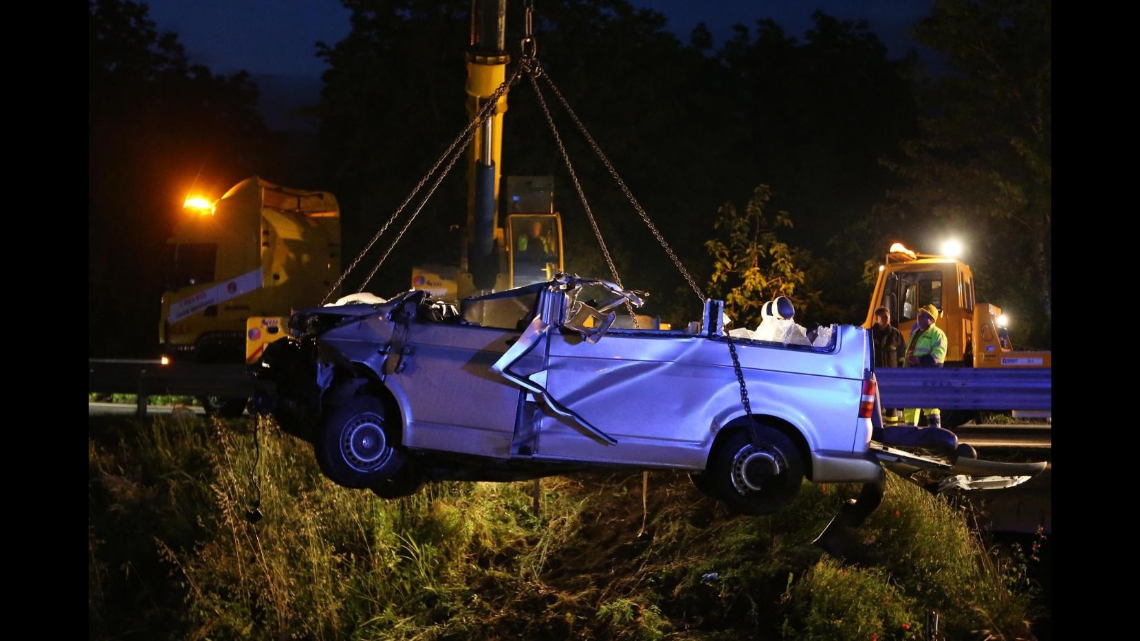 Avellino, pulmino si schianta su A16: quattro morti, quattro feriti