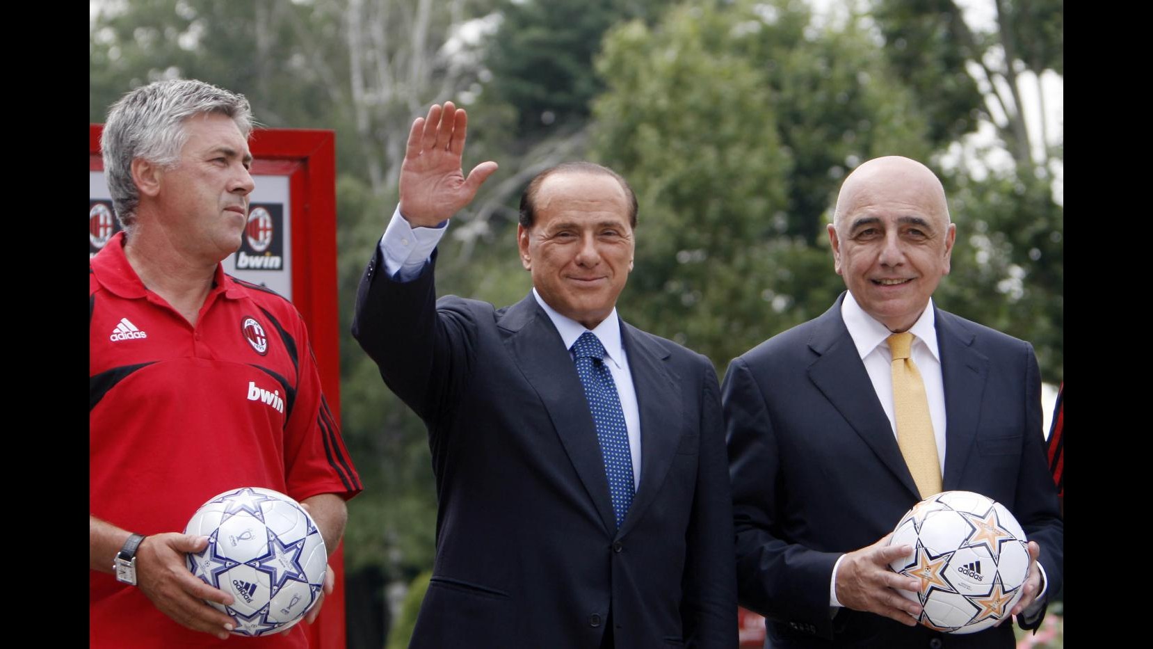 Milan, Galliani: Ancelotti? Vado a Madrid, vediamo. Berlusconi: Non vendo il club