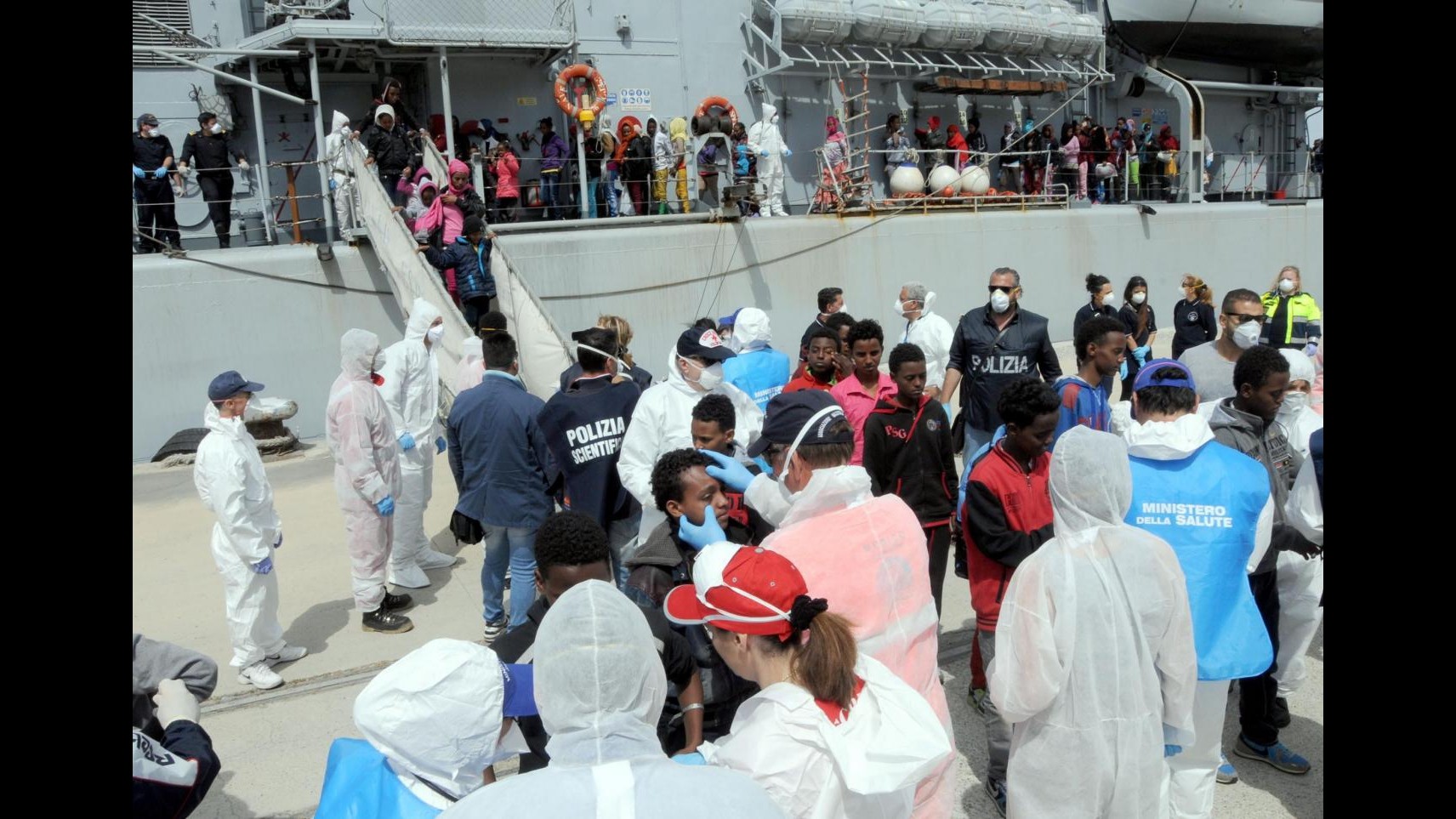 Sbarchi, guardia costiera: salvati 70 migranti al largo della Puglia