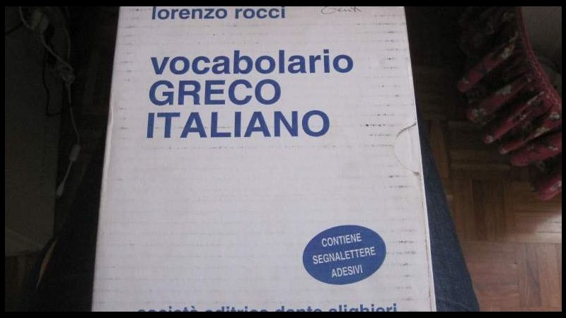 Napoli, ruba dizionari in libreria: arrestato 64enne