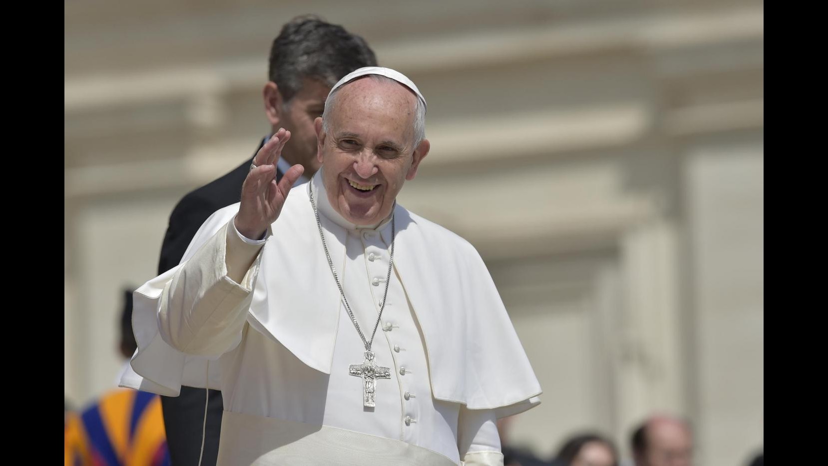 Papa Francesco: A nessuno la Chiesa chiude la porta in faccia