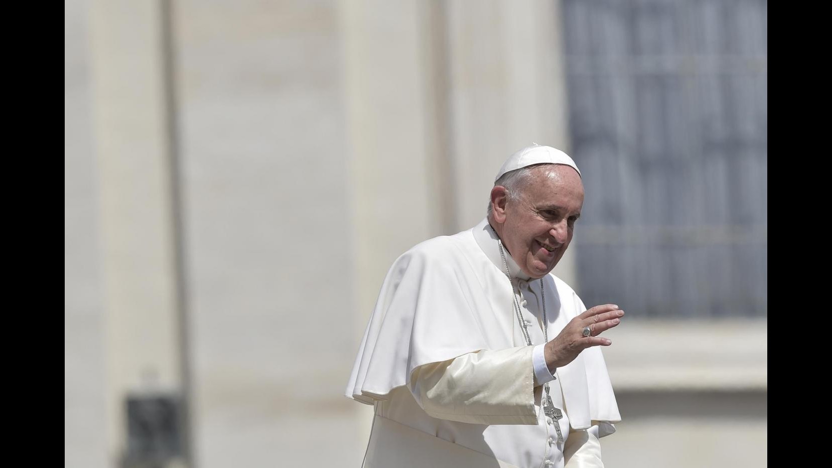 Papa: Lottiamo contro corruzione che si allarga ogni giorno di più