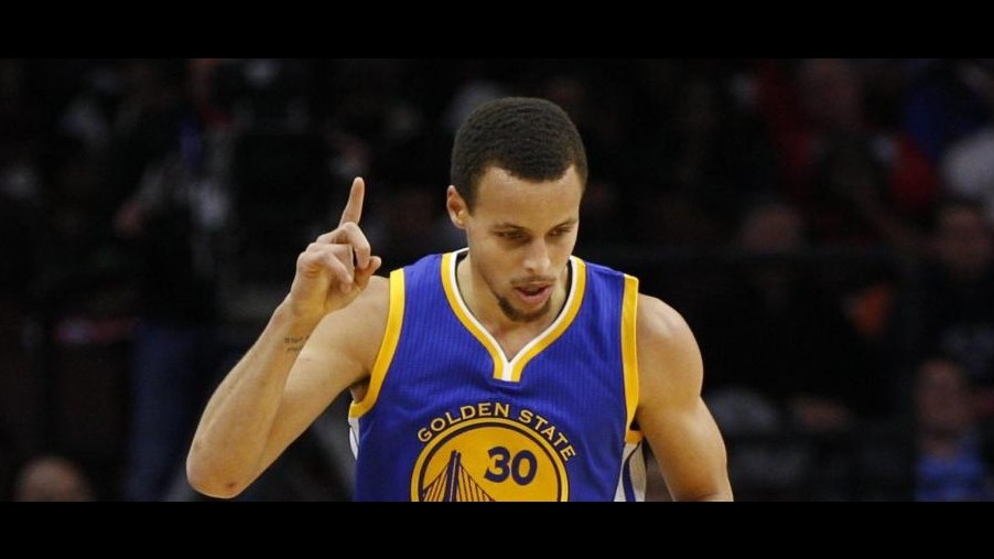 Playoff Nba, super Curry: Houston ancora ko, Golden State sul 3-0