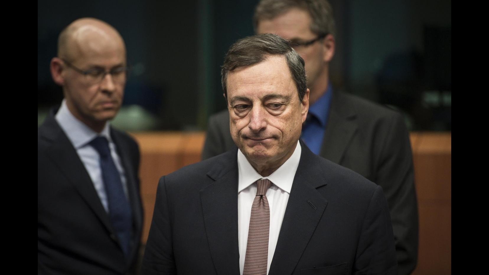 Draghi: Non abbassare guardia, lacune in unione monetaria