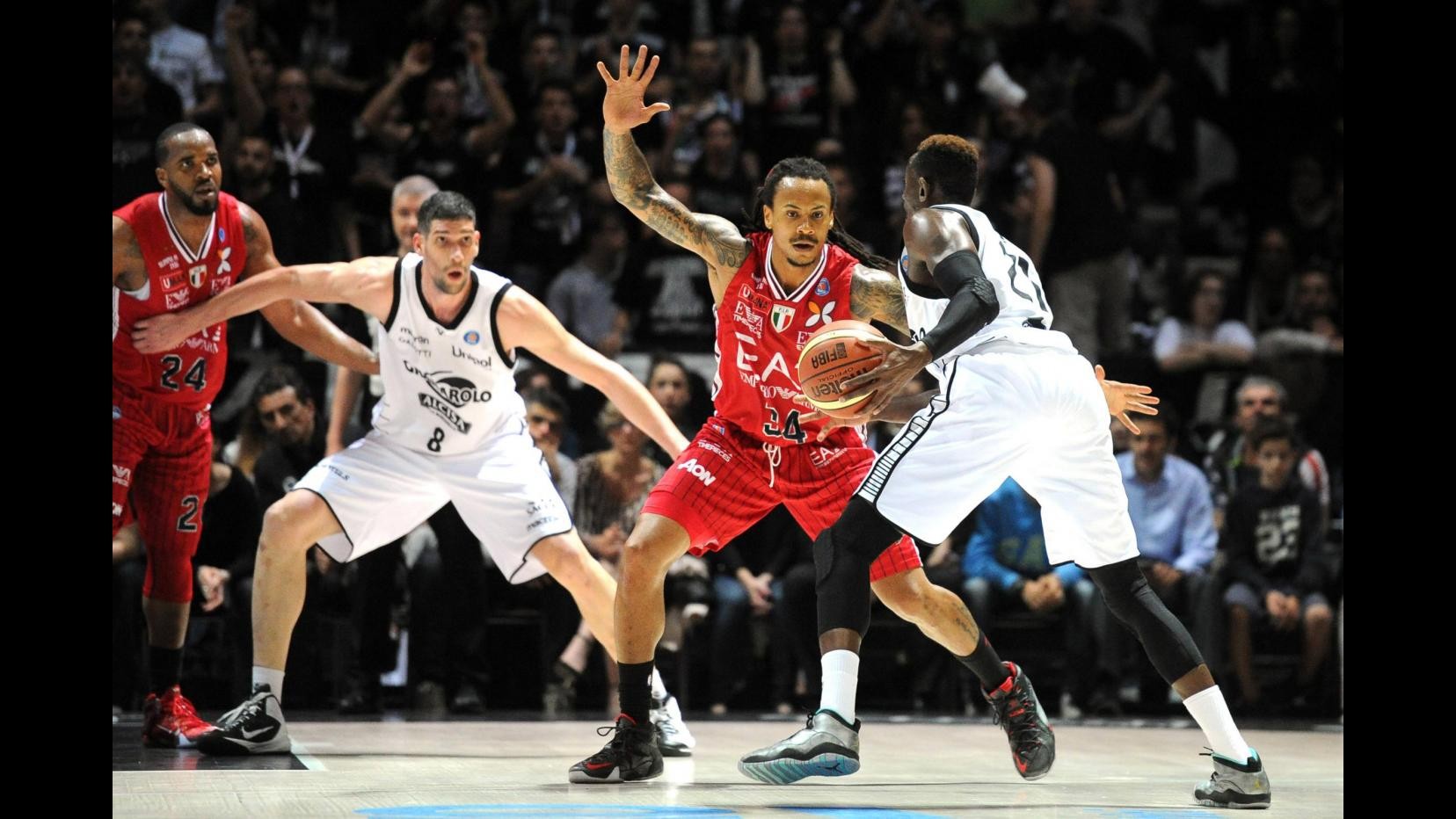Basket, playoff Serie A: Milano in semifinale, Sassari-Trento sul 2-1