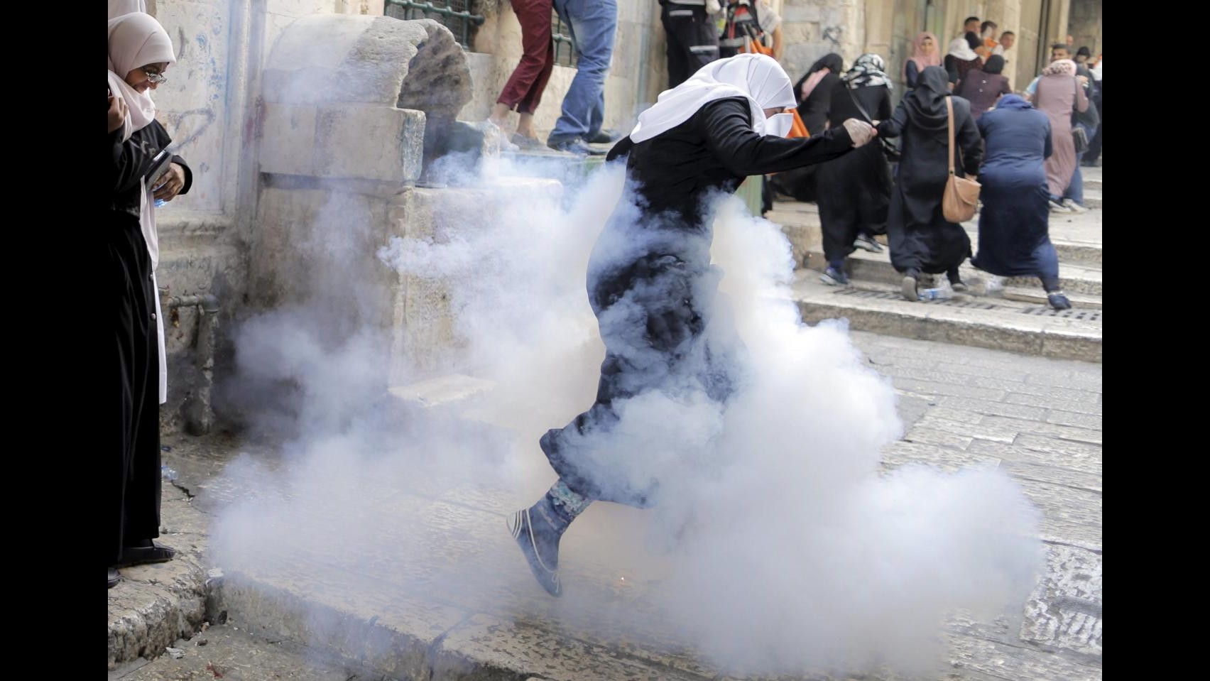 Medioriente, terzo giorno di scontri alla Spianata moschee: 2 arresti, 5 feriti
