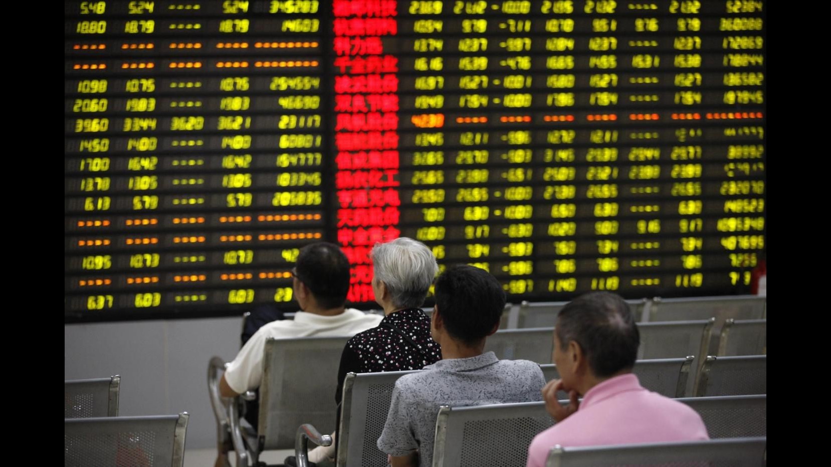 Borsa, altra giornata difficile a Shanghai: Composite cede oltre il 3%