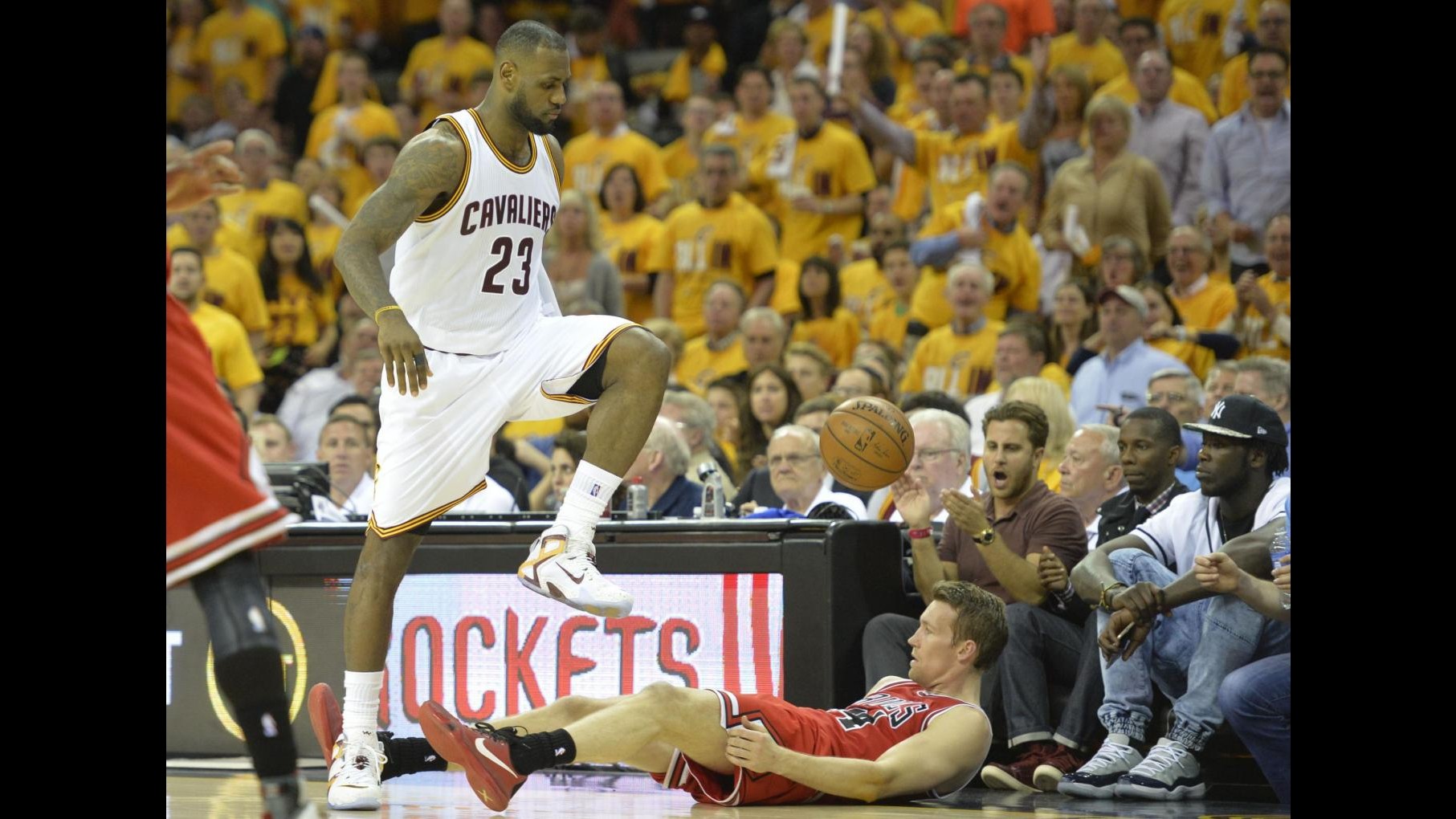 Basket, playoff Nba: Cavs vincono gara 1 finale Eastern Conference sugli Hawks