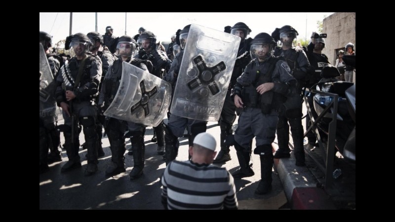 Gerusalemme, ancora scontri tra polizia e palestinesi alla Spianata delle Moschee