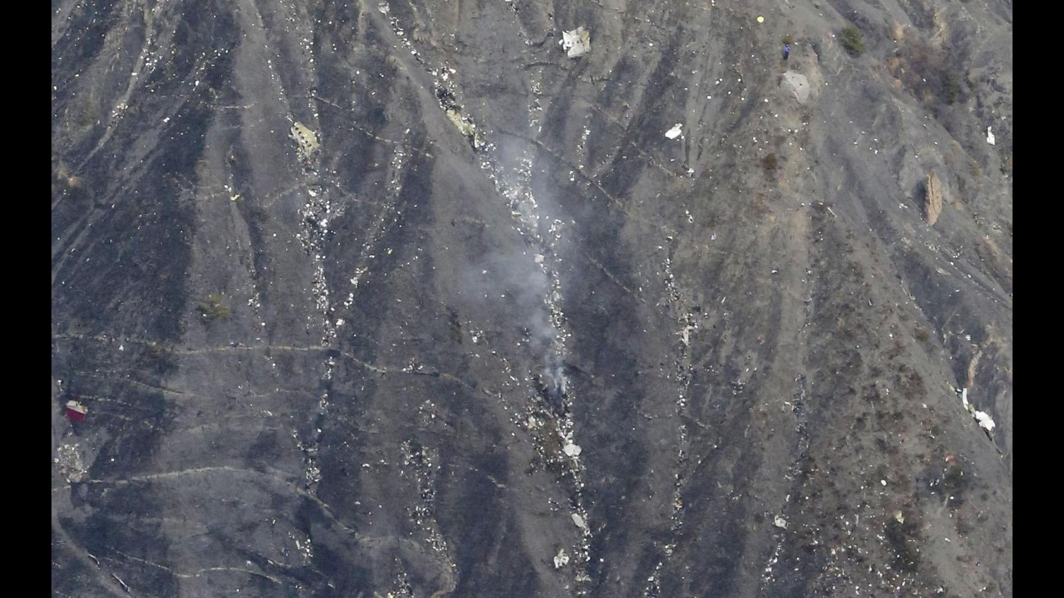 Schianto Airbus, identificati tutti i resti delle 150 vittime