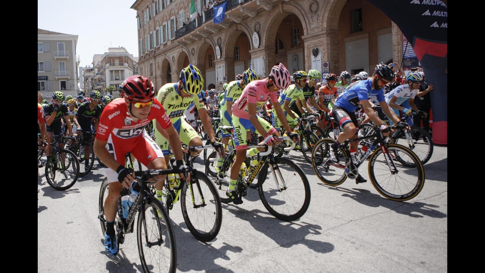 Giro, 10/a tappa: Boem si impone in volata, Contador resta in rosa. Perde terreno Porte