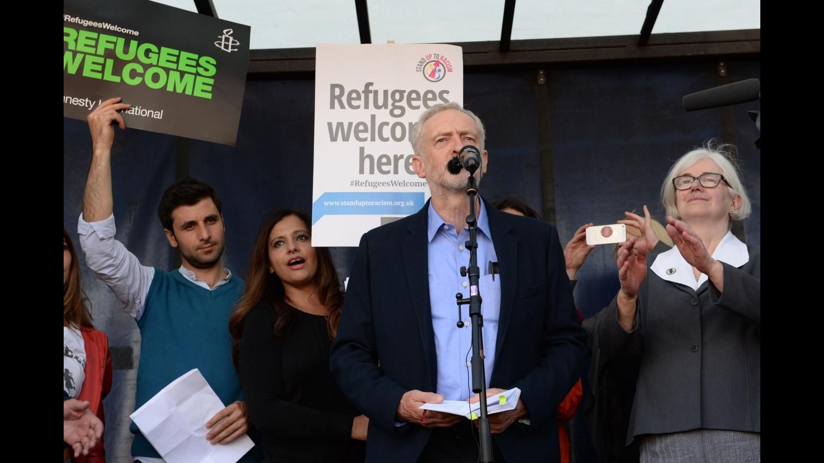 Immigrazione, Corbyn in piazza a Londra: Governo aiuti i rifugiati