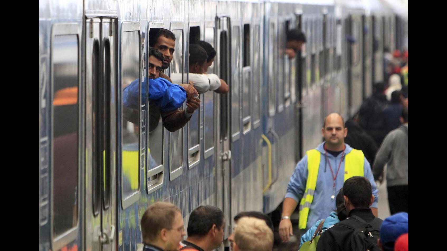 Migranti, Austria contro Ungheria: Politiche di Orban ricordano nazismo