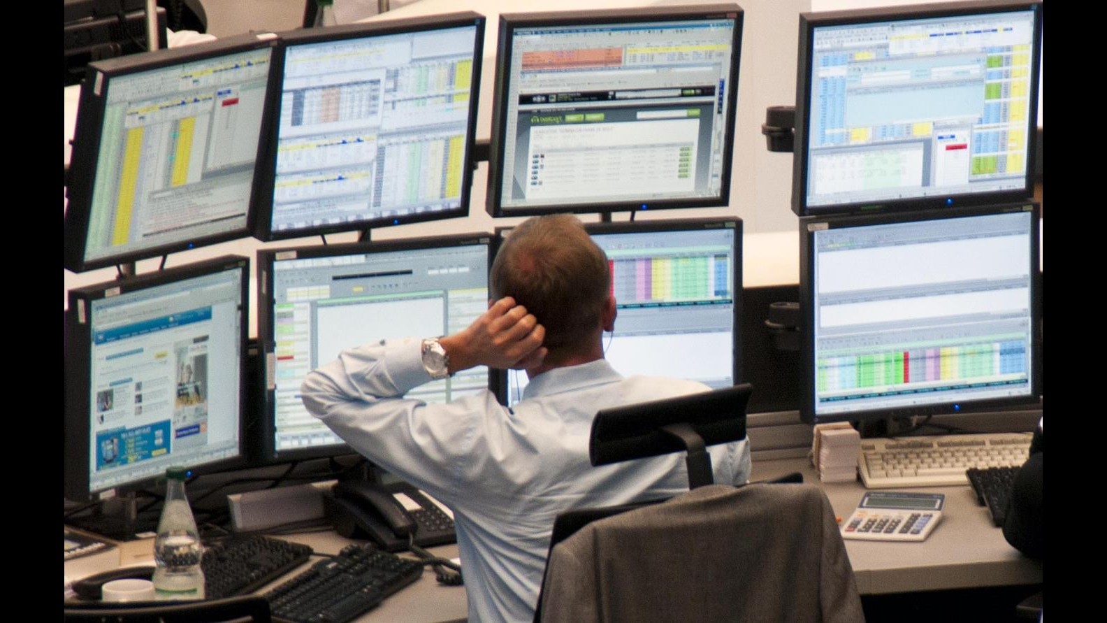 Borsa, Milano chiude in calo con stacco cedole, giù Mps