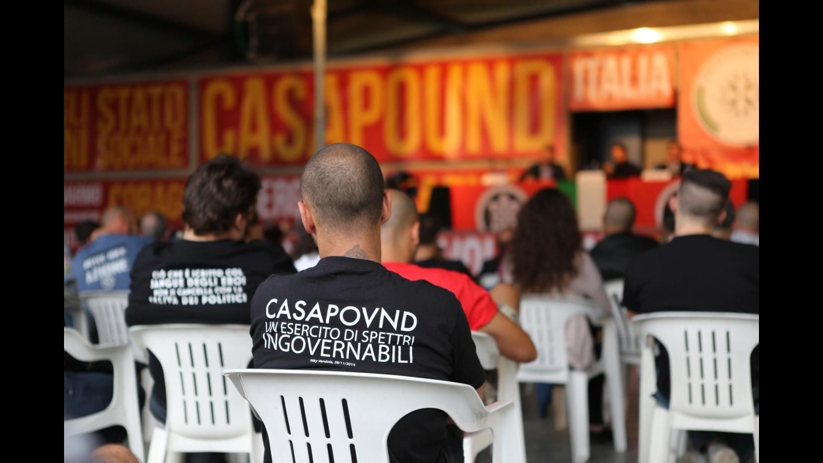 Milano, raduno CasaPound: tra abusivismo, salamelle e marò