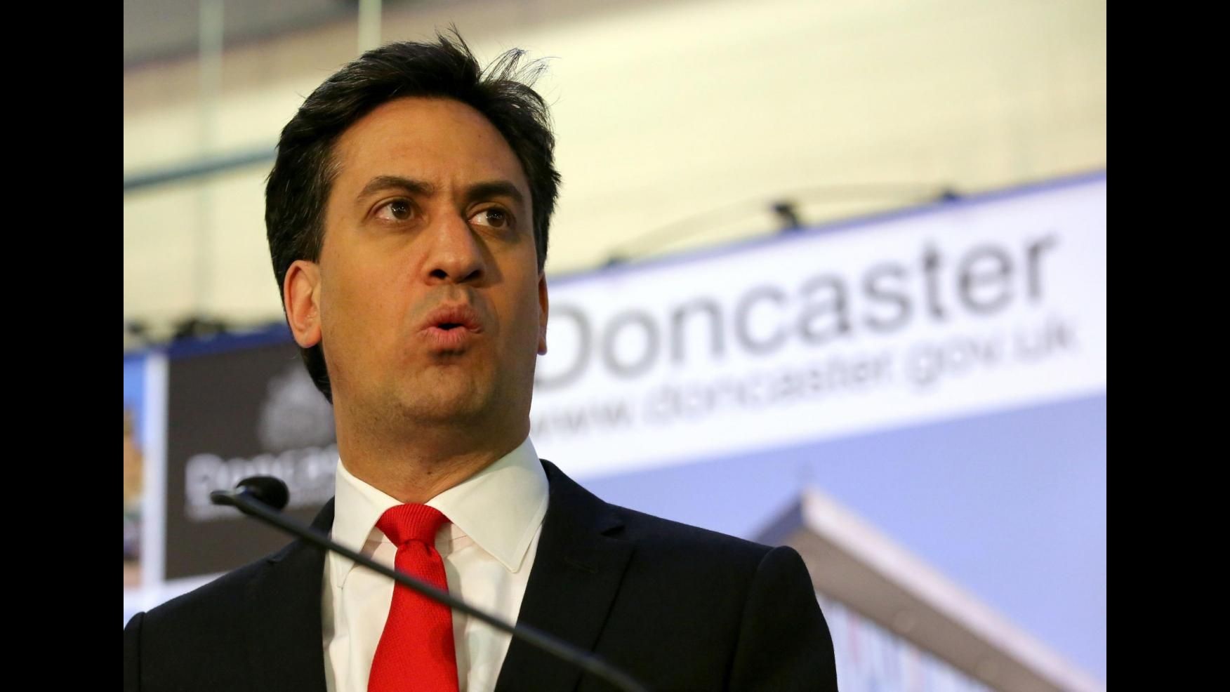 Regno Unito, Miliband: Appoggio a Corbyn, partito faccia lo stesso