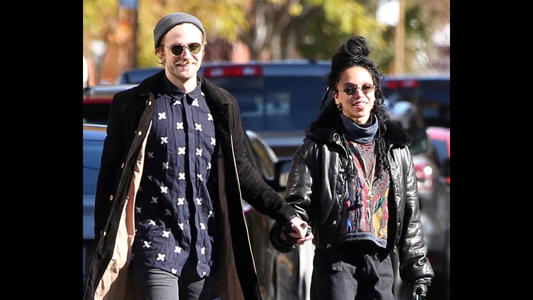 Pattinson e FKA Twigs cercano di risolvere i problemi di coppia