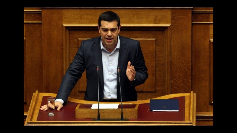 Crisi greca, Tsipras attacca: Creditori vogliono umiliarci, Bce ci strangola