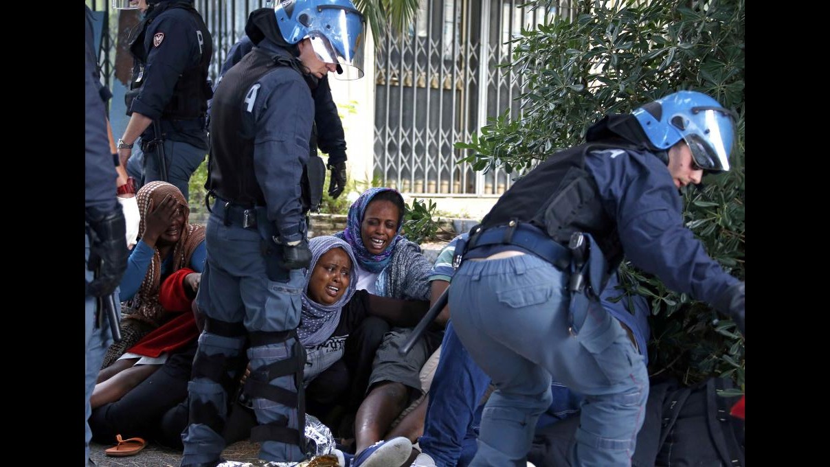Ventimiglia, 2 migranti arrestati al confine Alfano: Un pugno in faccia all’Europa