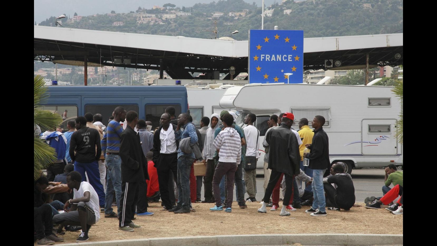 In 200 ancora bloccati a  Ventimiglia, Alfano: è solo l’inizio se chiudiamo Schengen