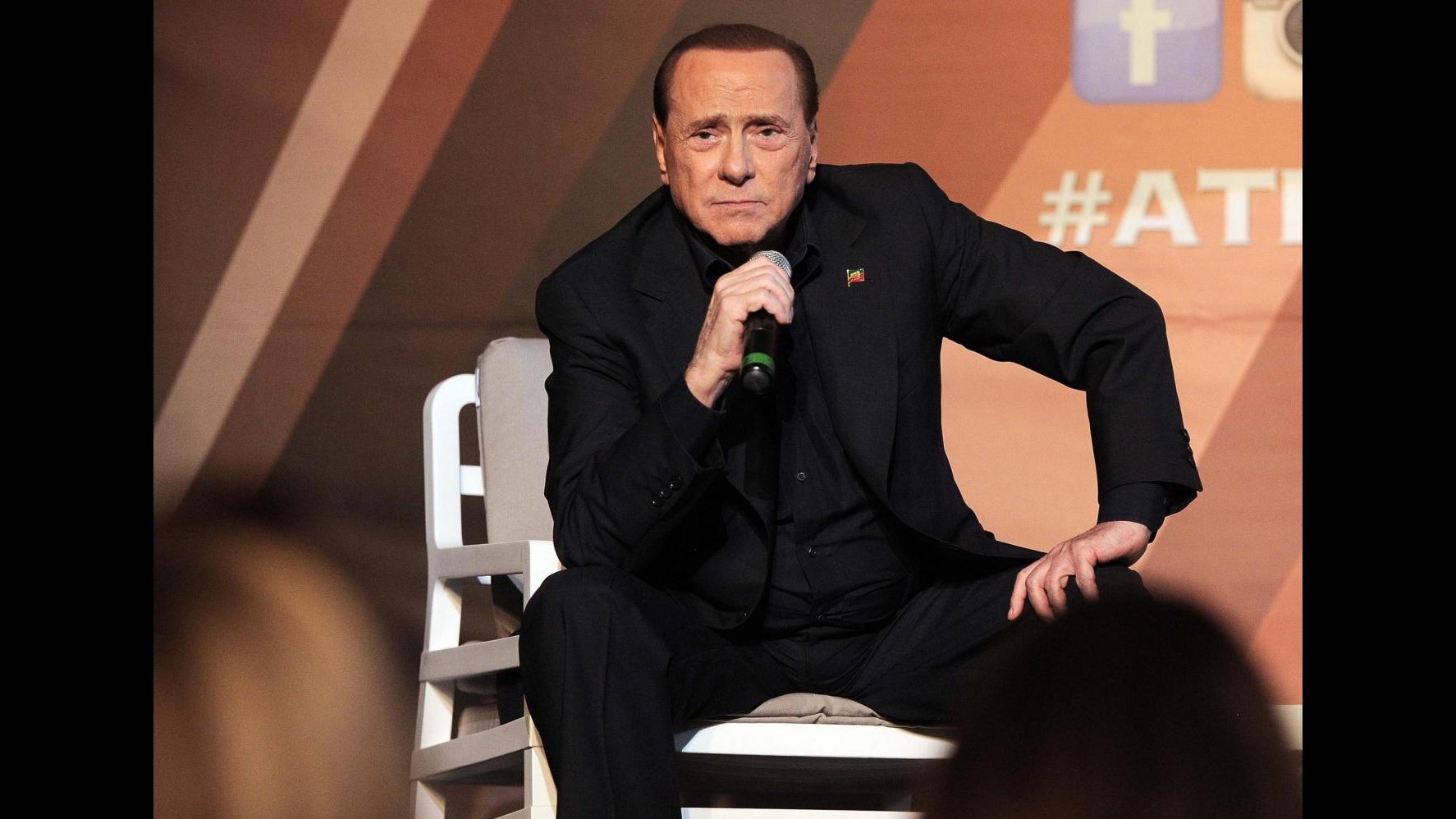Berlusconi attacca fuorisciti: Evviva, sono solo mestieranti