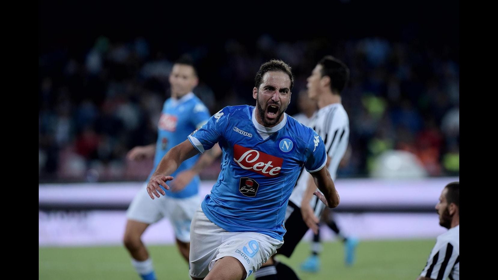 Serie A, Insigne-Higuain e il Napoli vola: Juve battuta 2-1