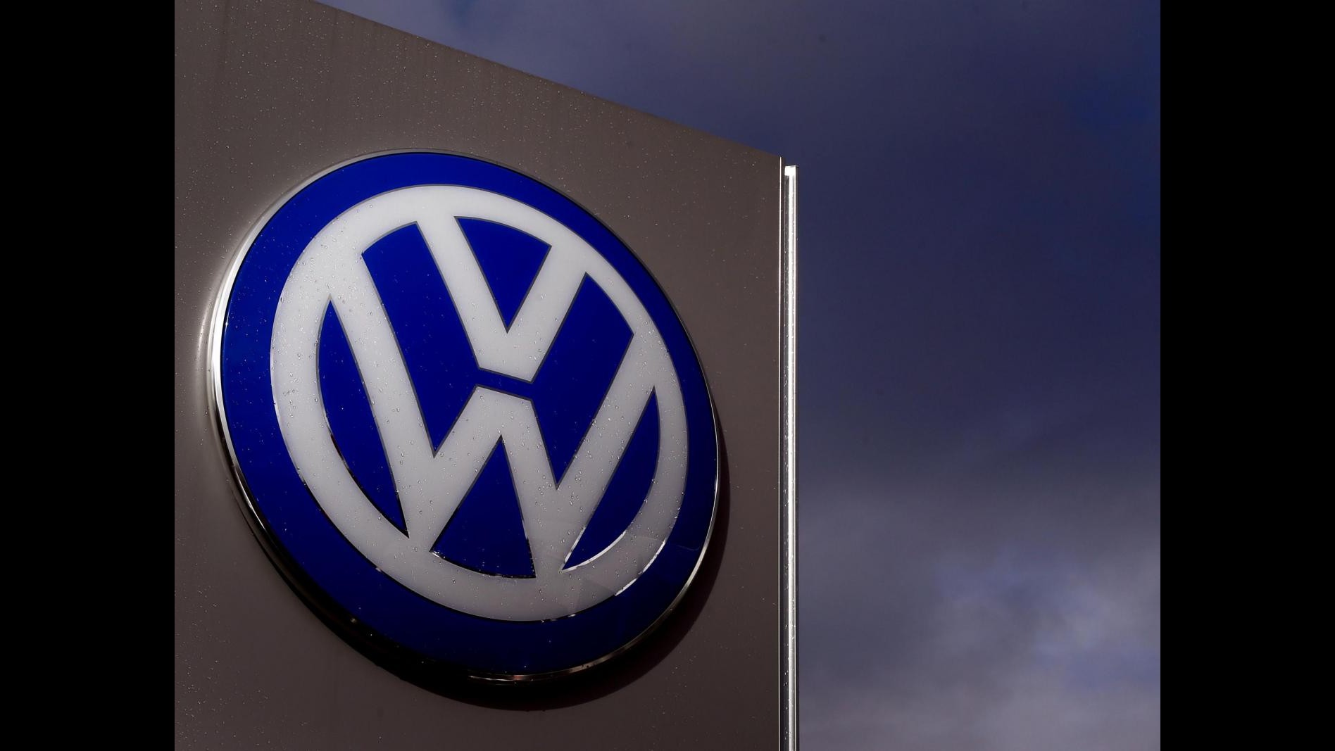 Volkswagen, In Italia un milione di auto coinvolte. Codacons: Blocco vendita vetture