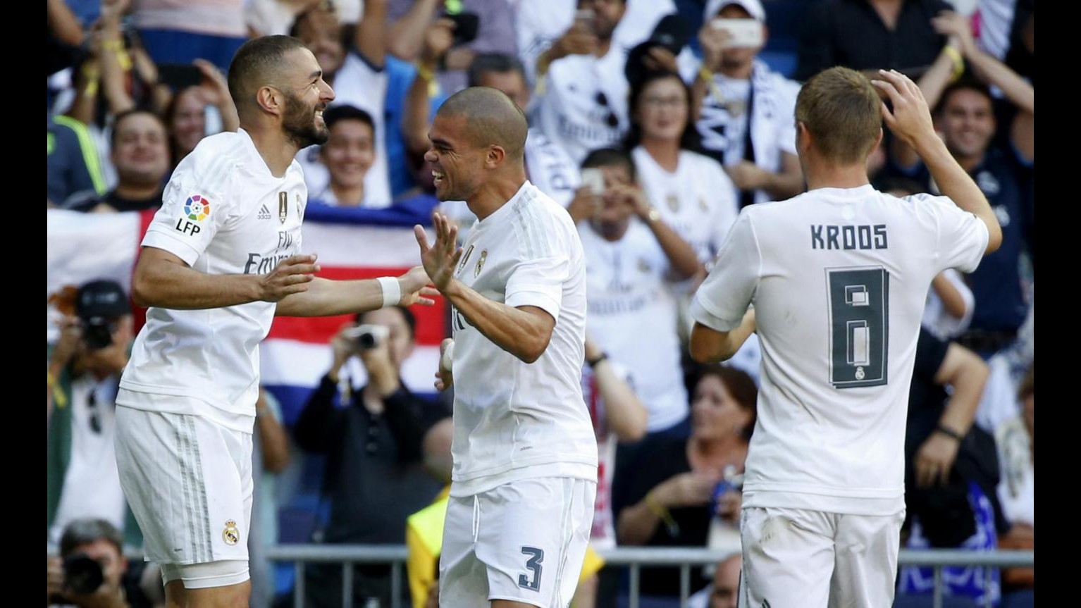 Calcio, Real Madrid: infortunio muscolare per Pepe, stop 2 settimane