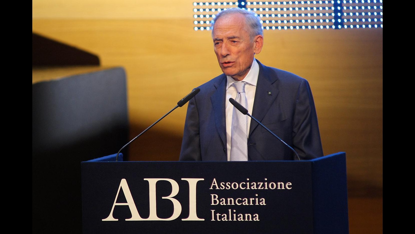 Banche, Abi: 965 milioni per piani formativi interni in anni 2008-2014