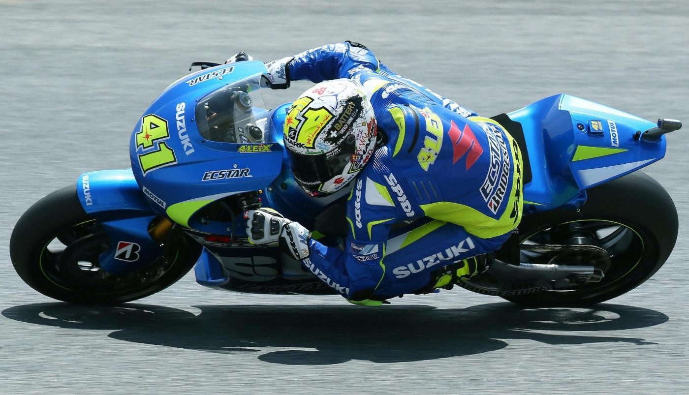 MotoGp, Gp Catalunya: doppietta Suzuki, Espargaro in pole. Rossi soltanto 7°