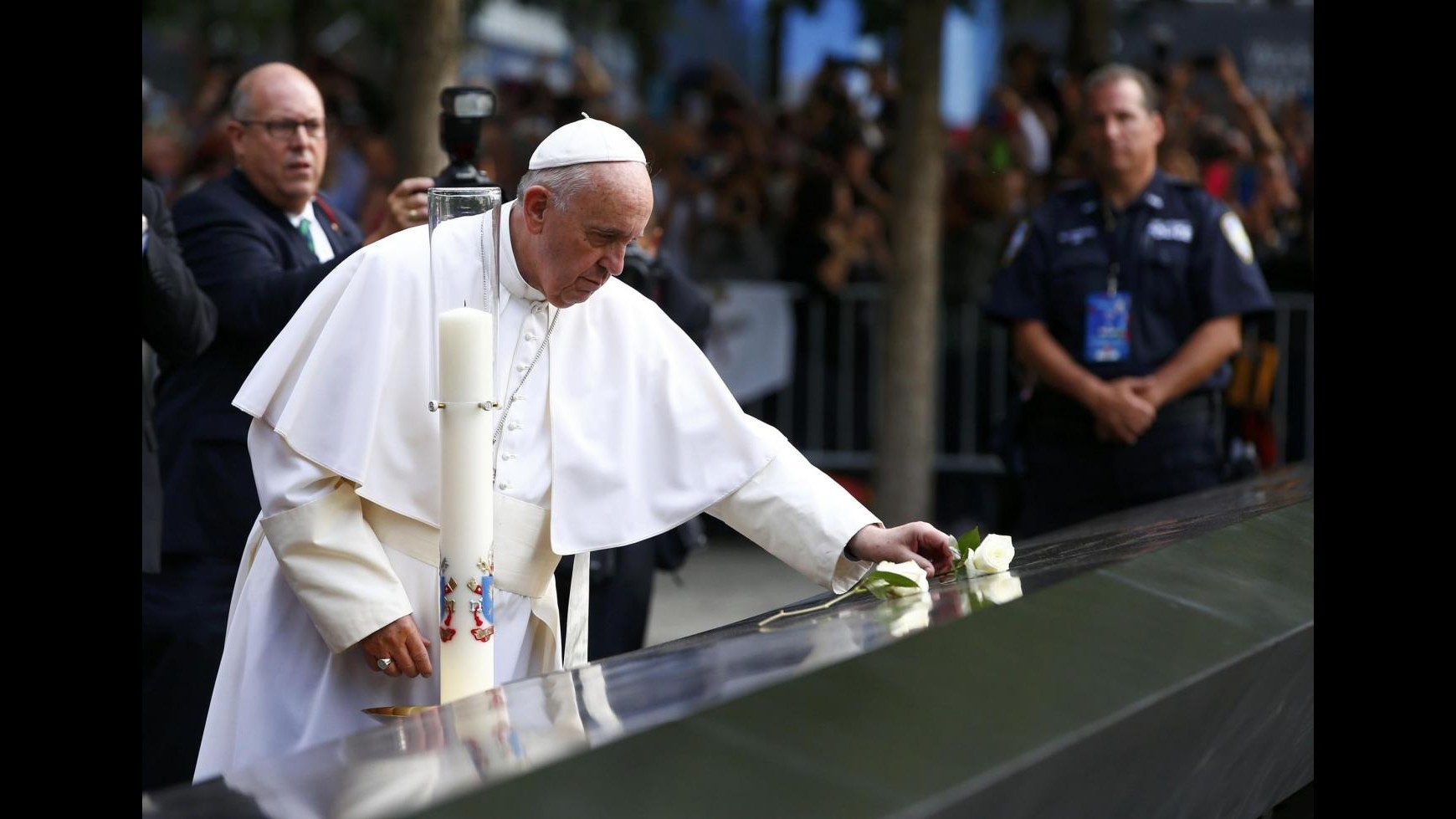 Papa in Usa: A Ground Zero lacrime per distruzioni di ieri e oggi