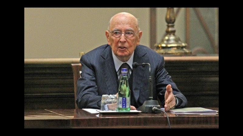 Sbarchi, Napolitano: Accogliere chi fugge da guerra, Regioni non danno direttive a prefetti