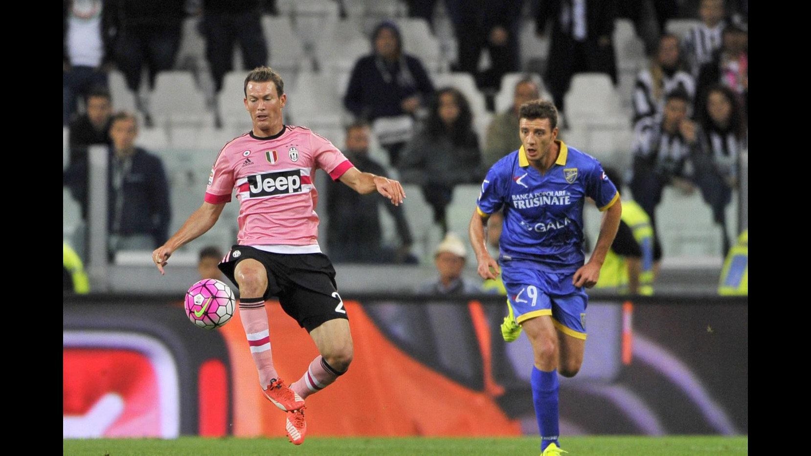 Juve, Notte in ospedale per Lichtsteiner. Out per Napoli