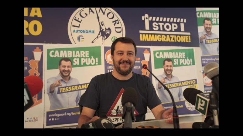 Immigrazione, Salvini: 180 con scabbia a Milano, abbraccino Renzi