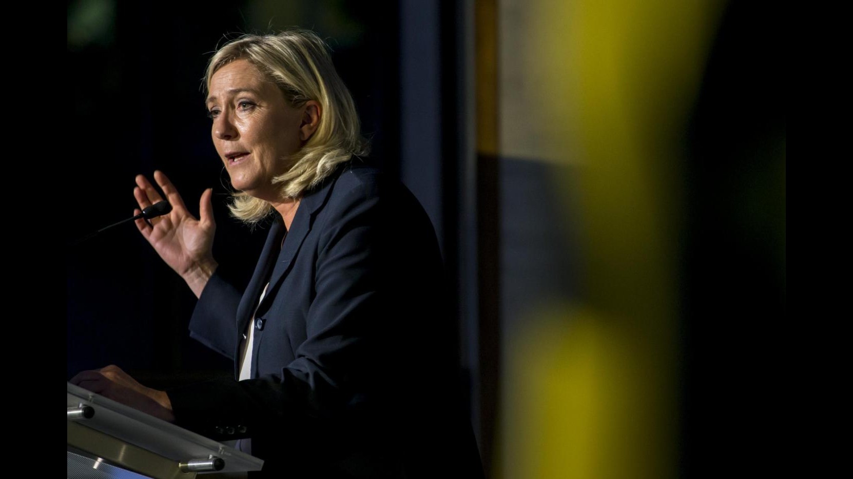 Migranti, Le Pen: Orban è l’unico che protegge confini Europa